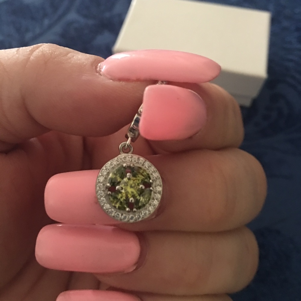 !Beautiful 14K diamond earrings❤️